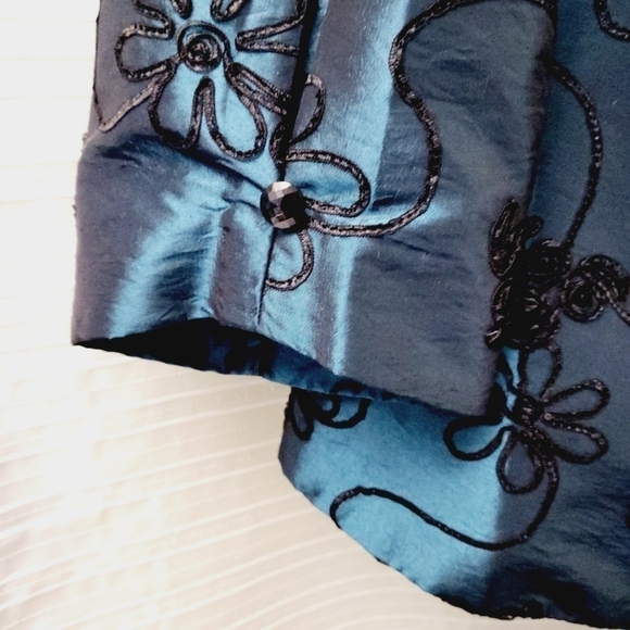 Formal Evening Wear Jacket Iridescent Blue Floral Embroidery Satin Size 22W - Picture 8 of 9